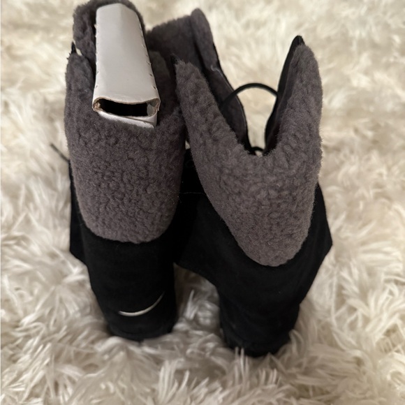 NWT UGG Snow Boots - Picture 4 of 6